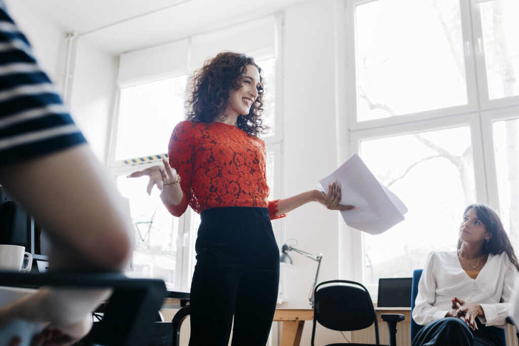 how to not be nervous for a presentation - women presenting in front of an audience